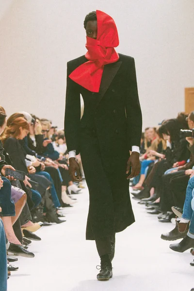 Look 60